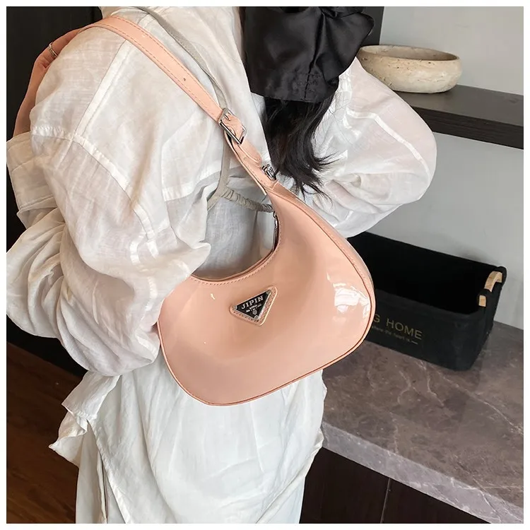 

2025 Women's Metallic Silver Hobo Bag Crossbody Shoulder Bag Korean Minimalist Day To Night Luxury Structured Purse Trendy