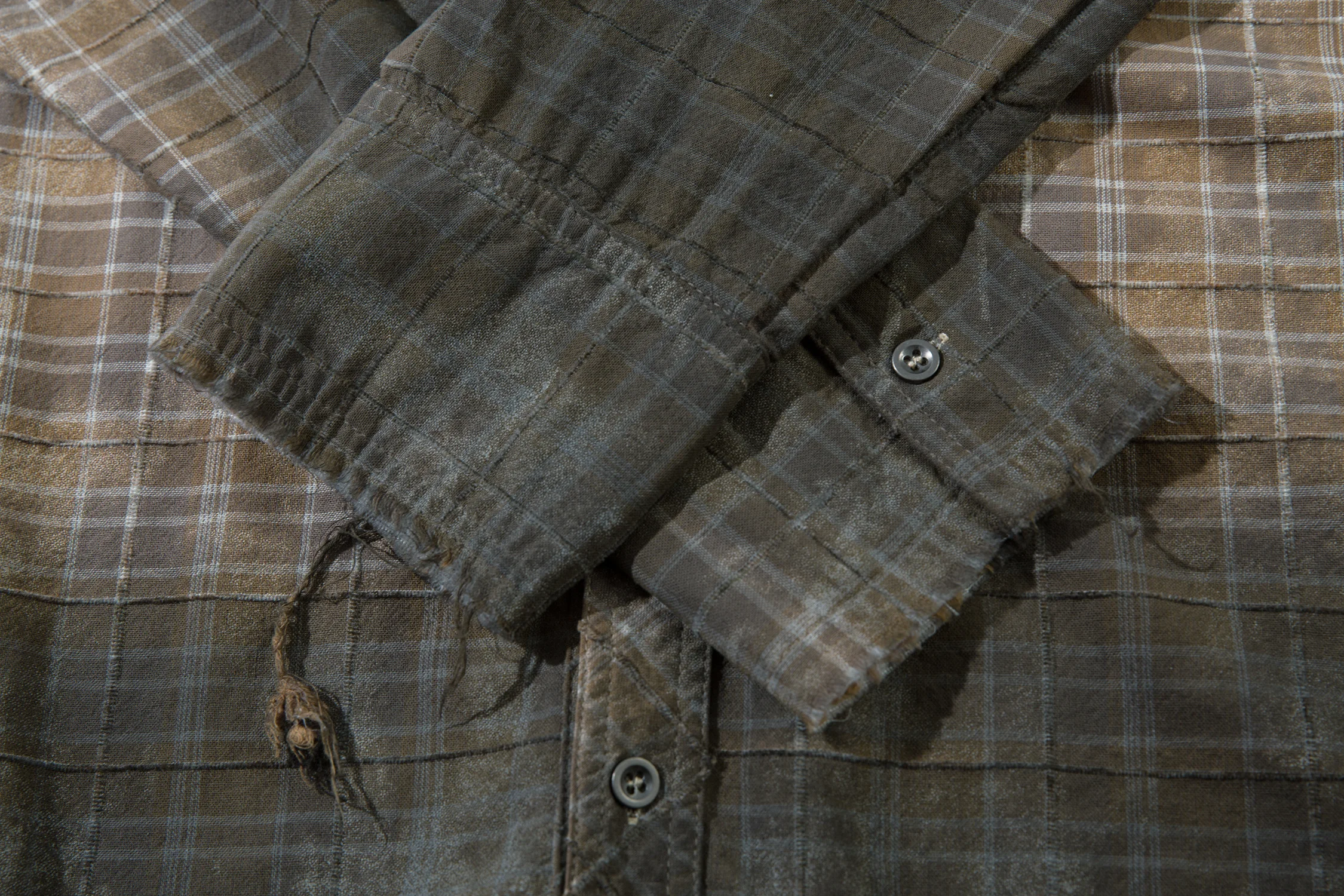 Kemeja Kotak-kotak Musim Gugur H03 Terbaru Untuk Pria dan Wanita, Atasan Trendy Bermerek dengan Efek Rusak dan Sobek