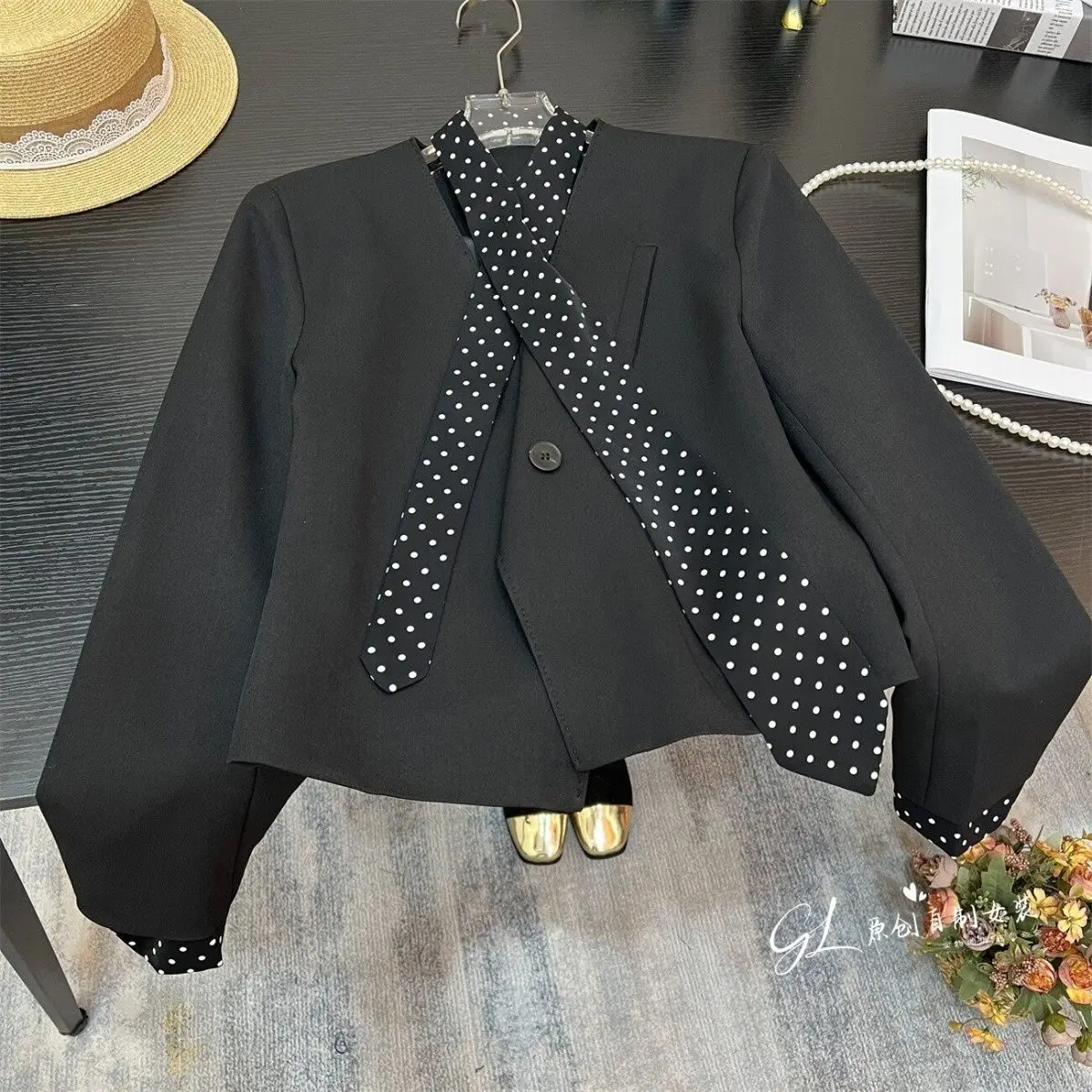 European high-end polka dot streamer V-neck contrasting color splicing blazer women's 2026 spring and autumn thin suit top
