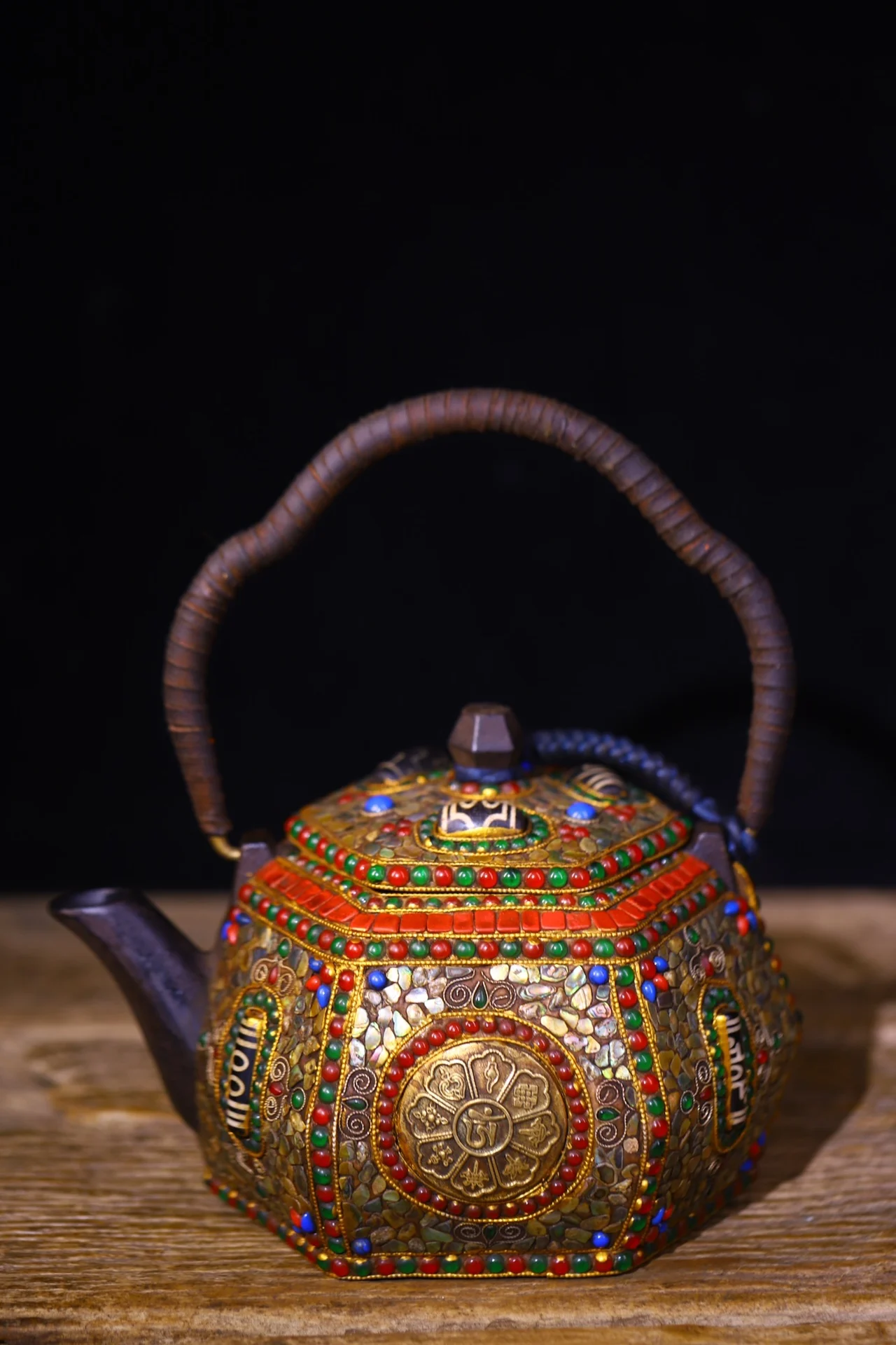 

8"Tibet Temple Collection Old Tiantie Cinnabar Mosaic Gem gZi Beads Shell Eight Treasure Tibetan Pot Kettle Teapot Town house