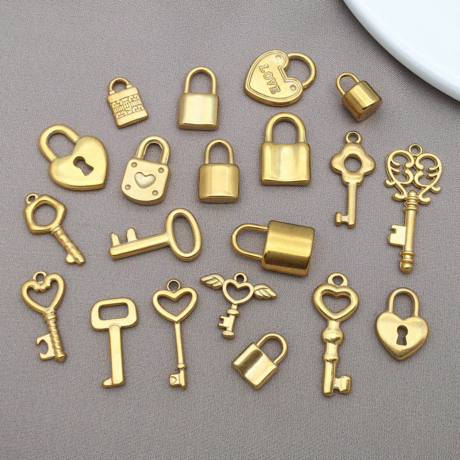 2pcs Stainless Steel Gold Color Key Lock Hearts Charms Couple Pendants for DIY Jewelry Lovers Necklaces Bracelets Making Crafts