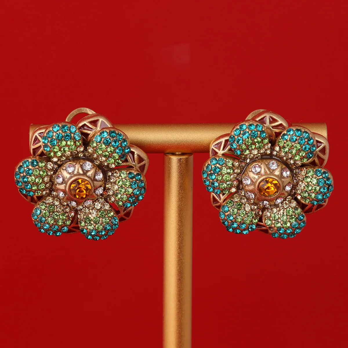 

European and American fashion personality with royal style flower earrings