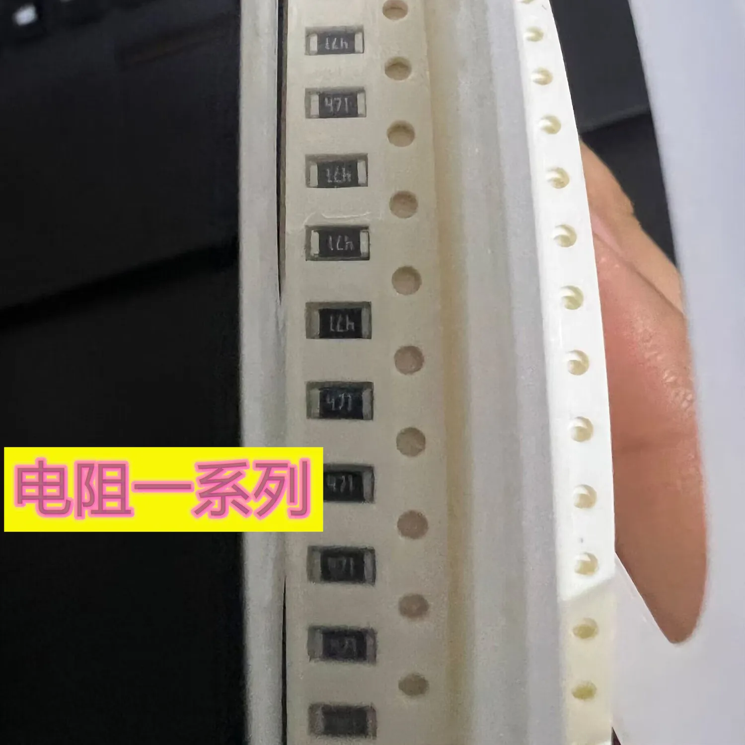 

CRM2512-JW-1R0ELF Резистор датчика тока SMD, 1 Ом, серия CRM, 2512 [6432 метрическая], 2 Вт, ± 5% Оригинальные товары 50 шт./лот