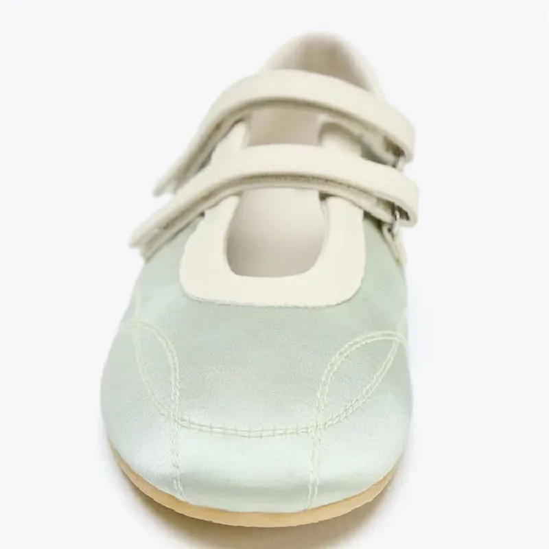 أحذية رياضية مسطحة بتصميم حزام مزدوج ومقدمة مستديرة للنساء أحذية ماري جين عالية الجودة من الساتان أحذية رياضية خفيفة مريحة للاستخدام في الهواء الطلق