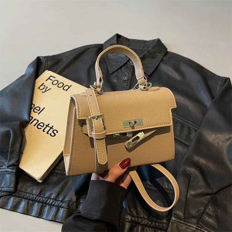

Modern Essential Saddle Purse Women Multifunctional Shoulder Handbag Contemporary Design For Fashion Forward