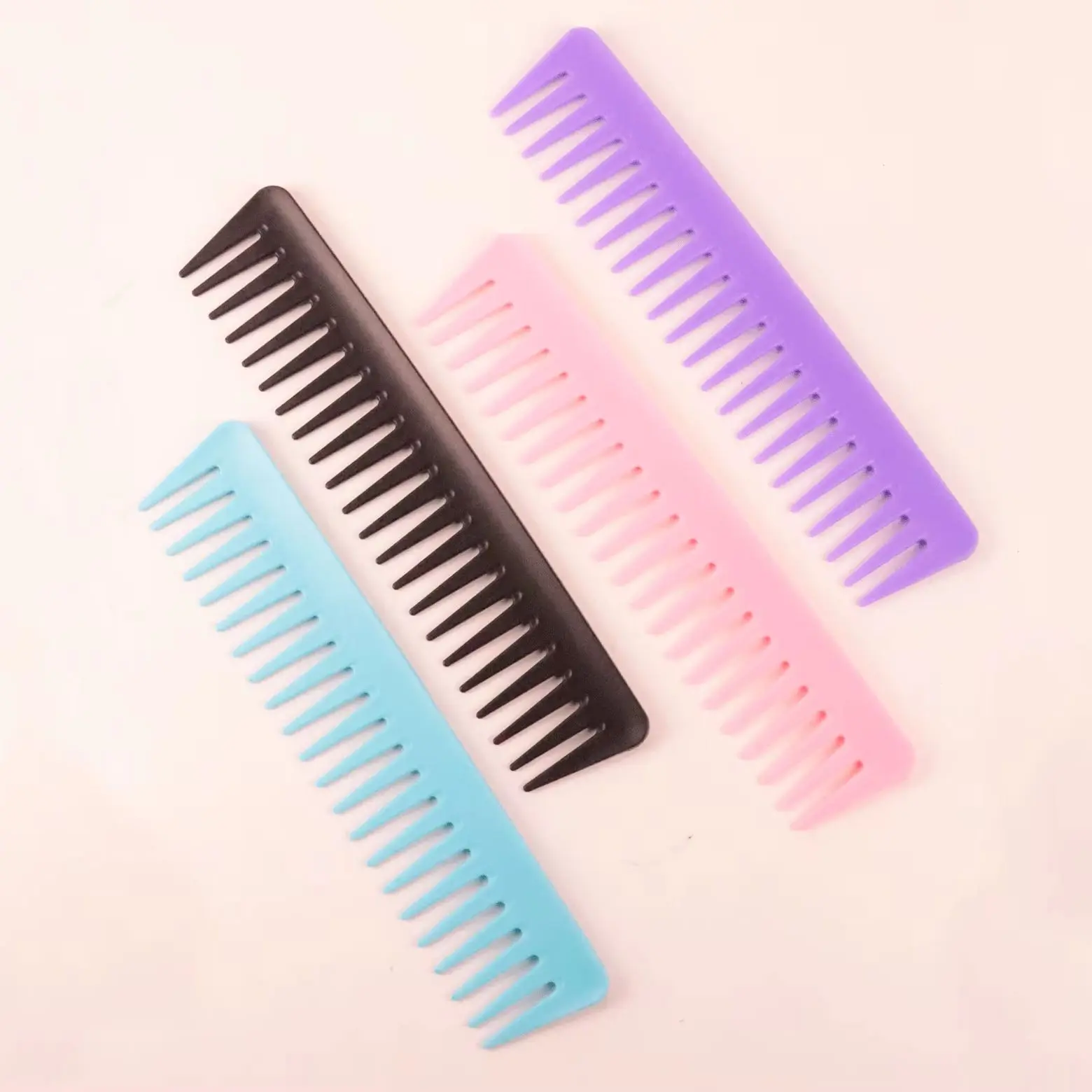 

Парикмахерская расческа с широкими зубьями, антистатическая, подходит для домашнего использования и парикмахерских, специально для париков из натуральных волос.