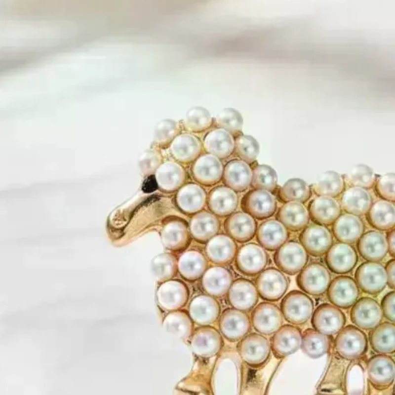 Faux Pearl Inlaid Sheep Shaped Brooch Sparkling Decorative Lapel Pin for Bridesmaid Outfit Daily Wear Ladies Fashion Jewelry