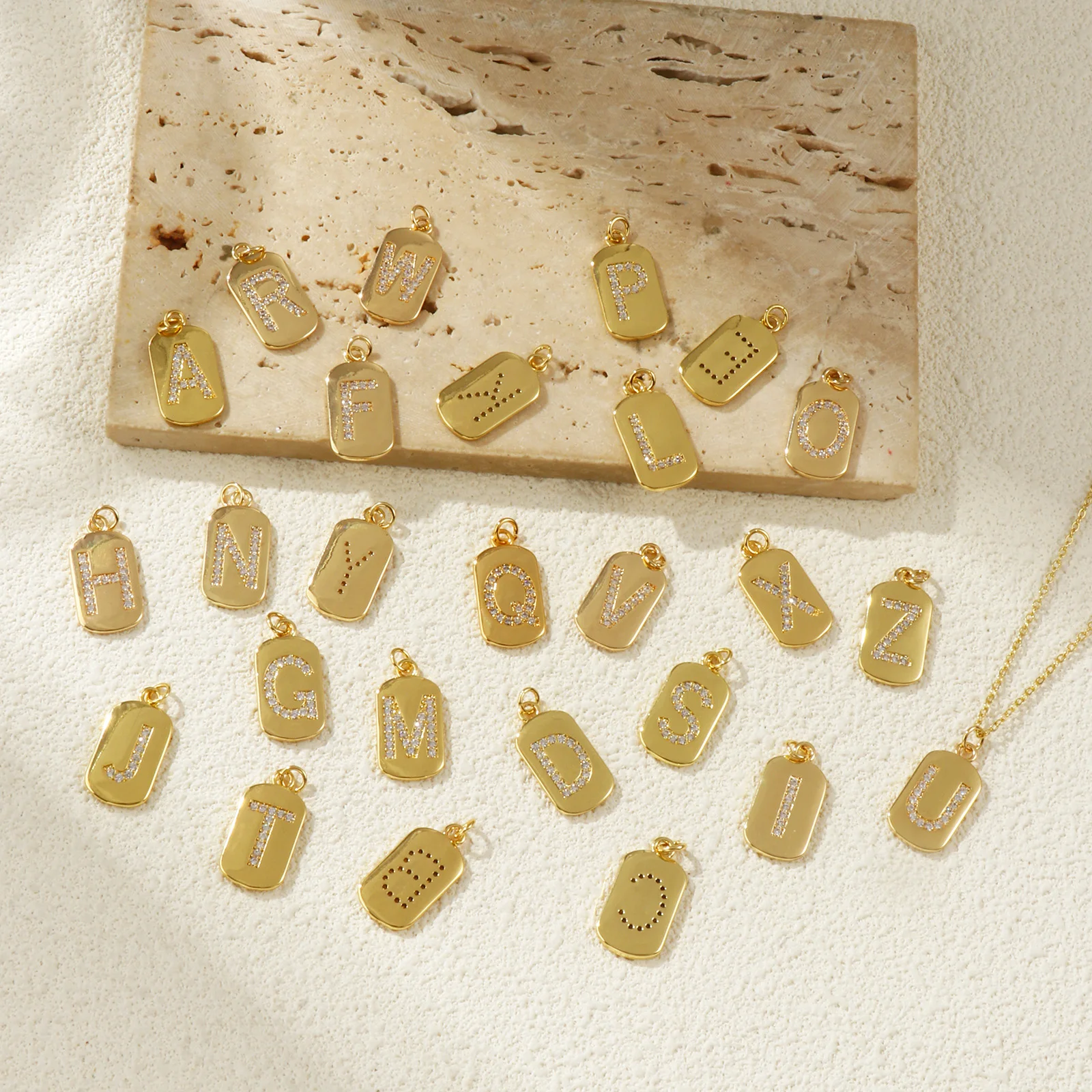 1 قطعة دلايات النحاس رأس المال اسم الرسالة مستطيل رسالة "A-Z" مايكرو تمهيد زركون قلادة عقد دي اي واي مجوهرات 26 مللي متر x 12 مللي متر #5