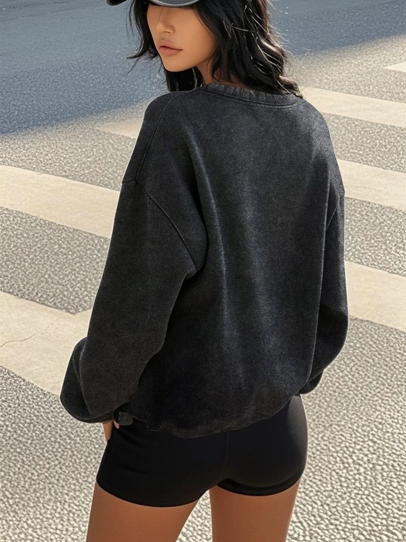 Vintage Women's Washed Round-Neck Sweatshirt with Christmas-Themed Prints for Autumn and Winter, Casual Retro Style with