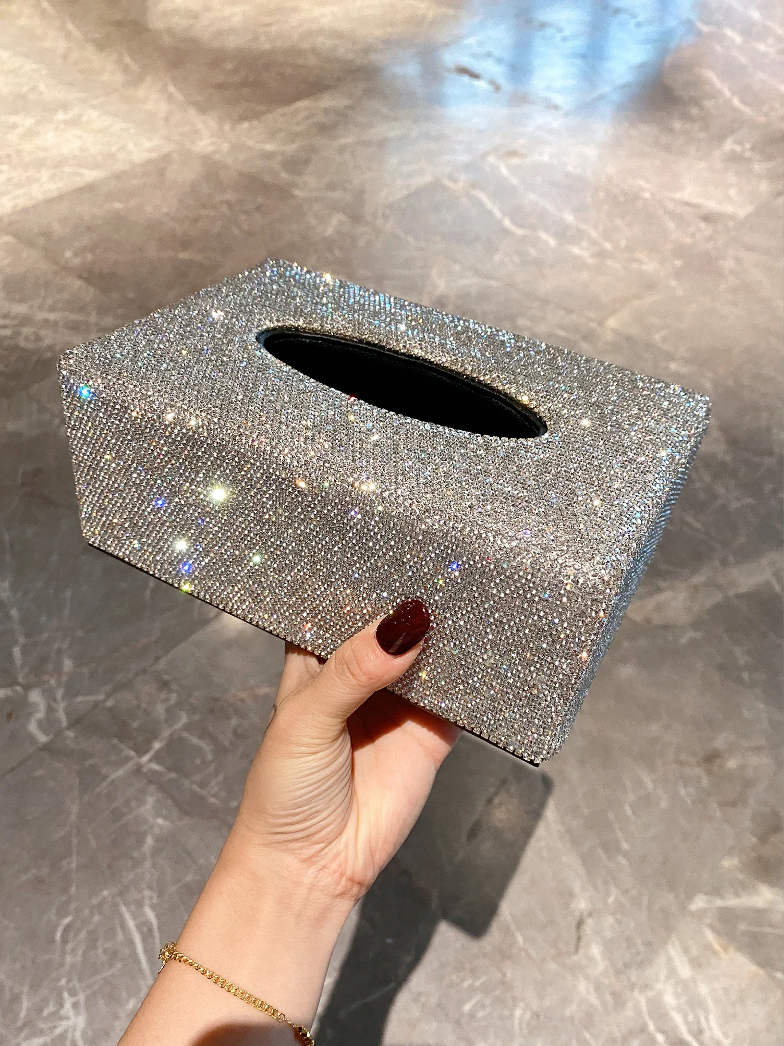 Household luxury diamond-encrusted tissue box online celebrity car armrest box high-value living room desktop napkin box.