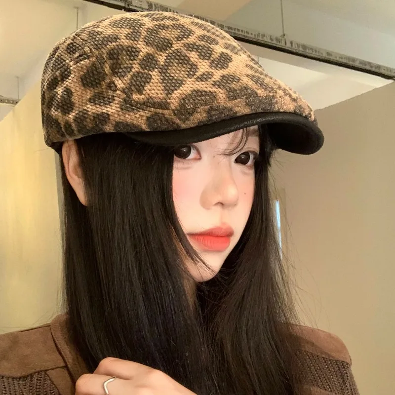 

American Leopard Print Forward Hat Men's and Women's Autumn and Winter Retro Fashion Warm Short Brim Sunshade Berets Cap