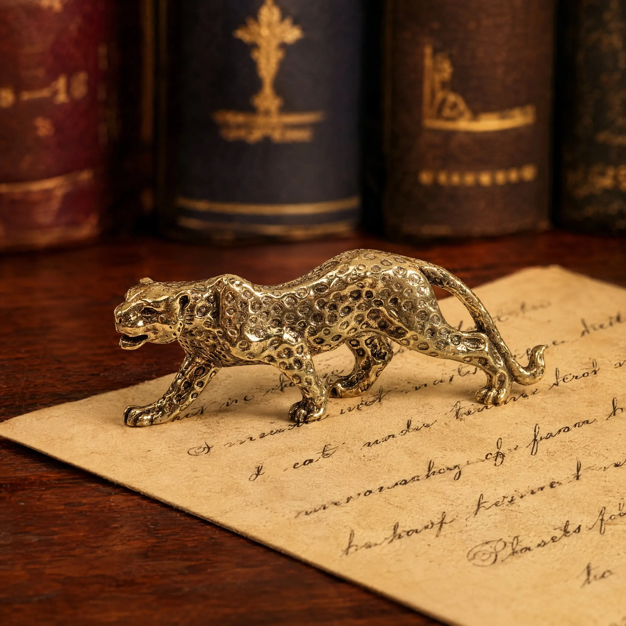 Brass Leopard Statue Retro Desktop Decor Small Animal Ornament Office Home Paperweight Elegant Creative Desktop Accessory
