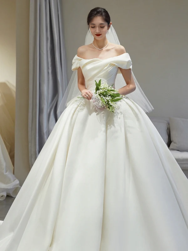 

Свадебное платье из атласа на одно плечо, винтажное, с коротким рукавом, маленького размера, новинка 2025 года, ручная работа, с цветами