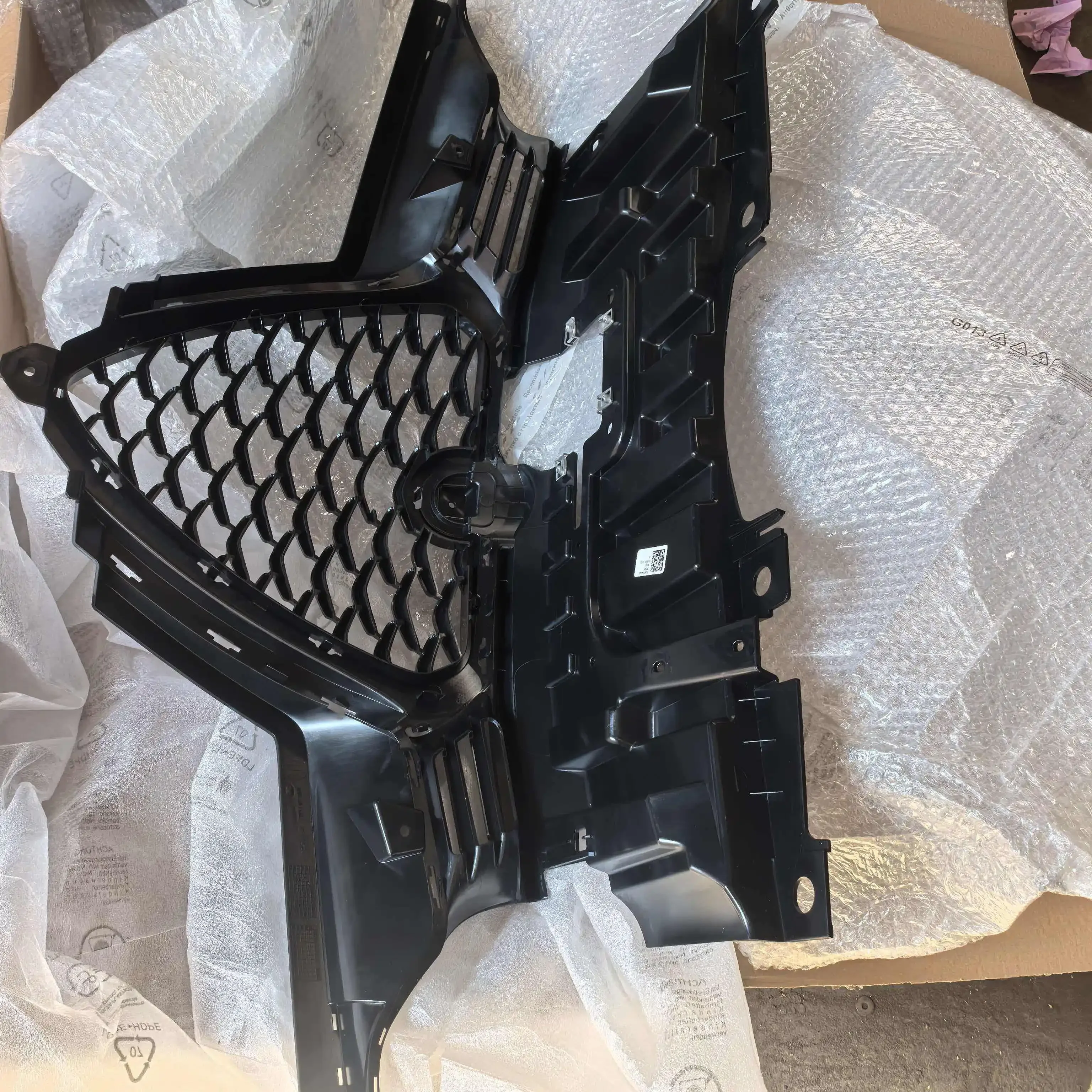 Adapted for Alfa Romeo Tonale Front Grille Front Bumper Mesh Middle Mesh Air Intake Front Decorative Mesh-Made in China