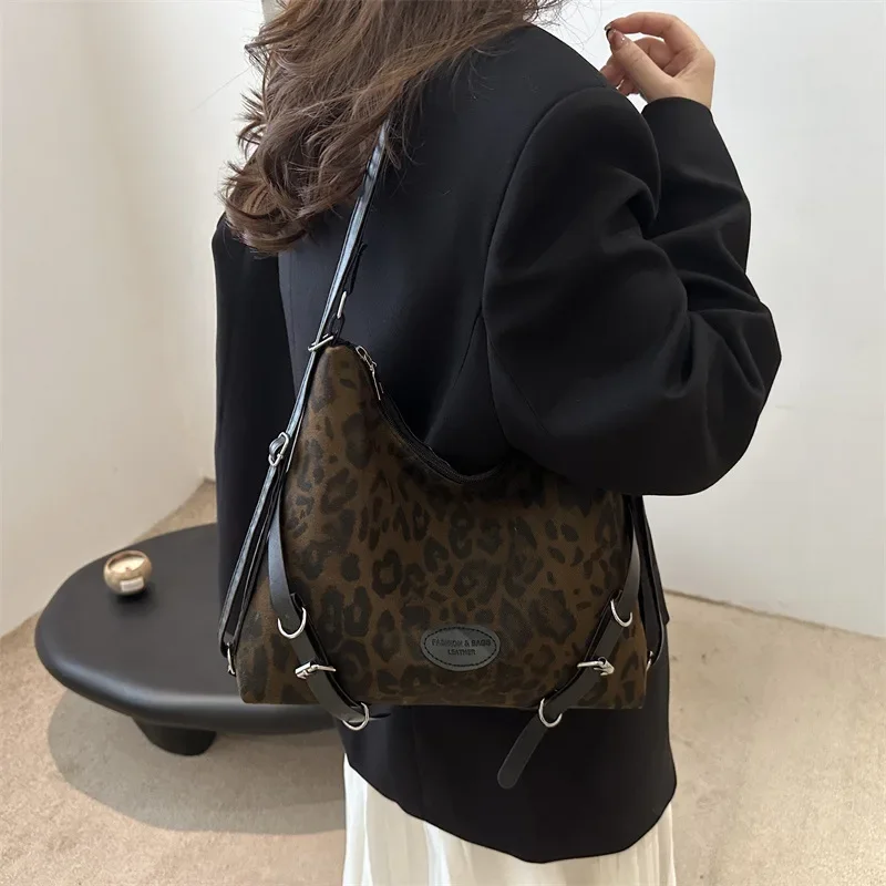 Mochila Popular de gran capacidad con estampado de leopardo para mujer, bandolera de moda, bolso sencillo de hombro informal, otoño 2024