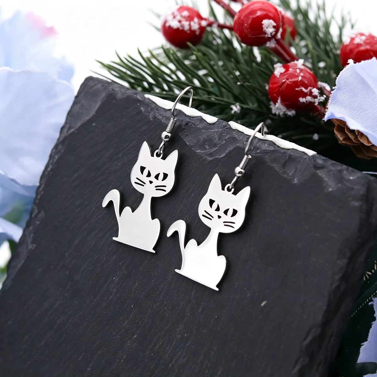 Chandler Creative And Cute Sitting Cat Designed Metal Earrings, Simple And Fashionable Styles, Unique And Personalized Earrings