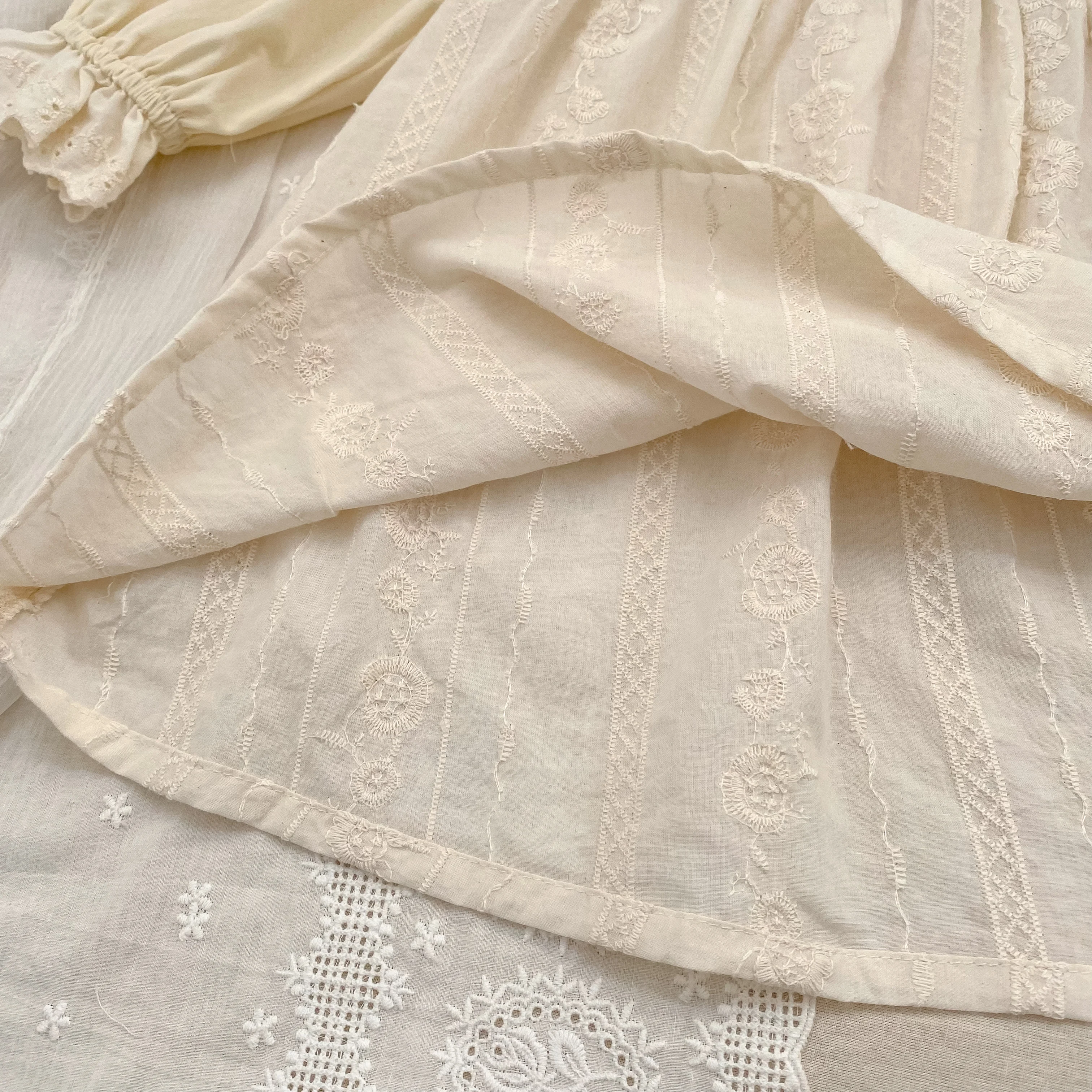 2026 Mädchen Langarmkleid mit Rüschen-Spitzenkragen, besticktes Baumwoll-Prinzessinnenkleid für Frühling und Herbst, Kindergeburtstagsparty Vestido – Detail 14