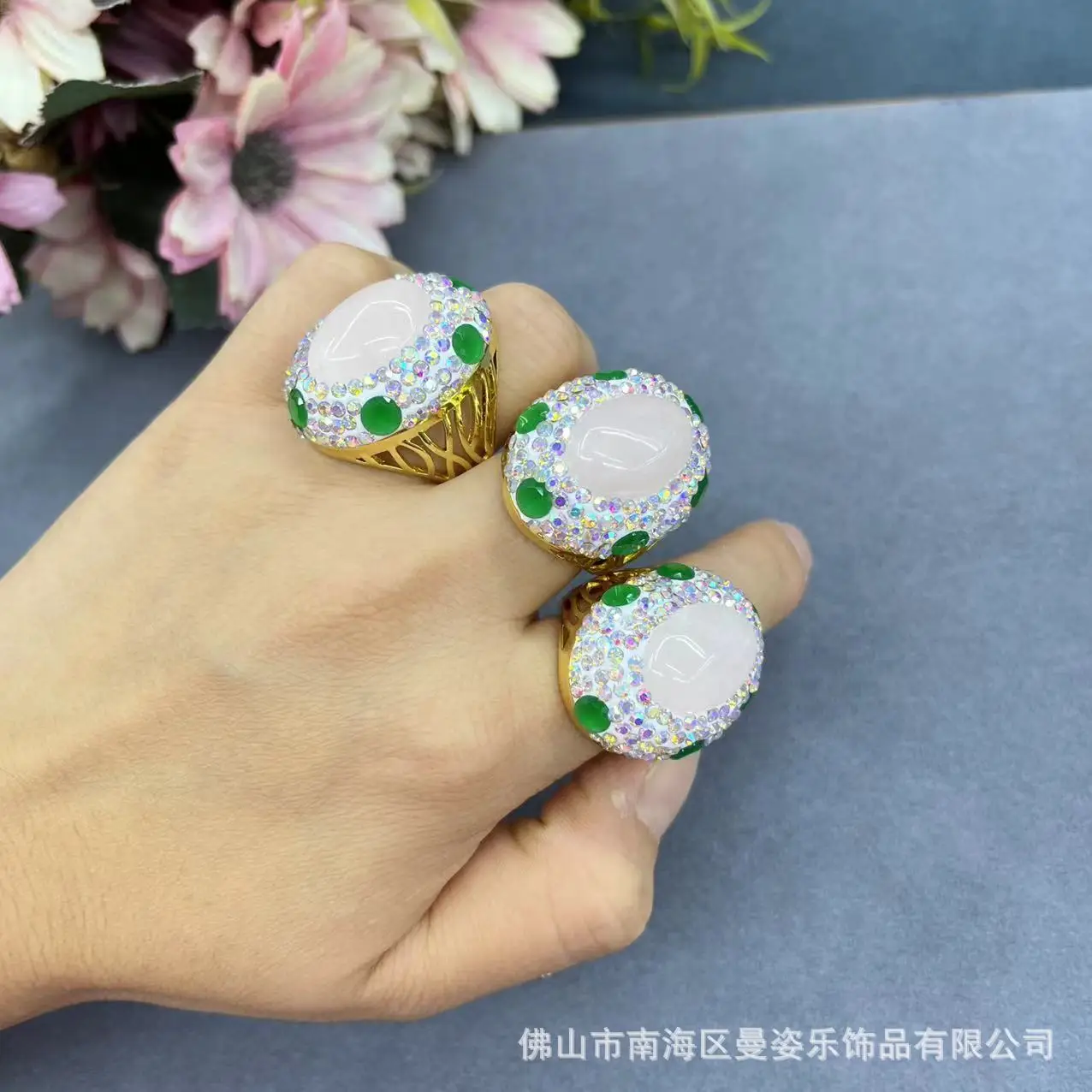 Natural raw ore powder crystal, set with emerald fashion personality handmade full ring, supply wholesale ring