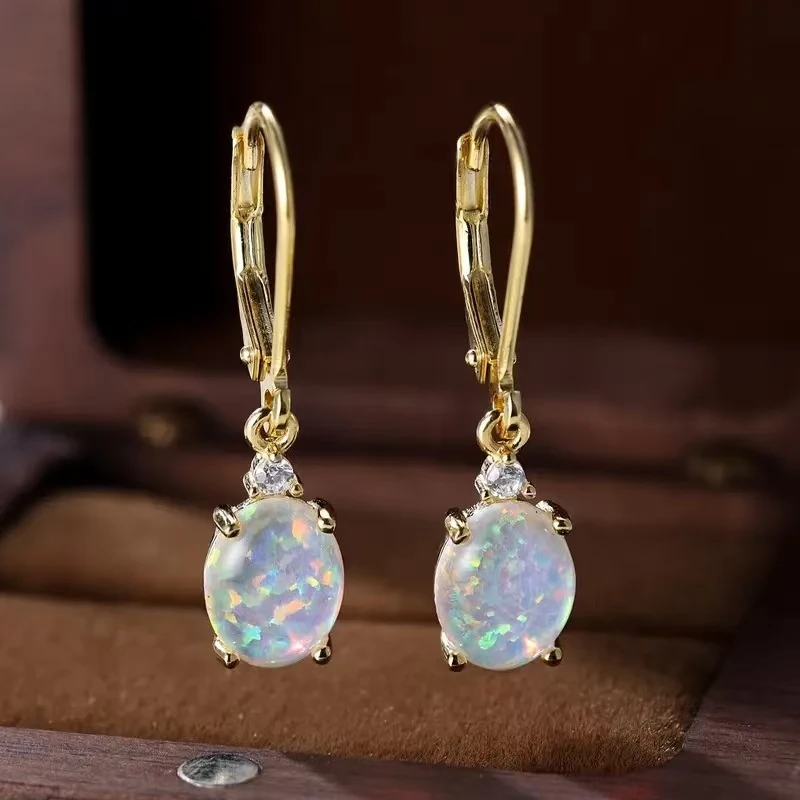New simple earrings for women with textured inlays, fashionable and versatile ear accessories