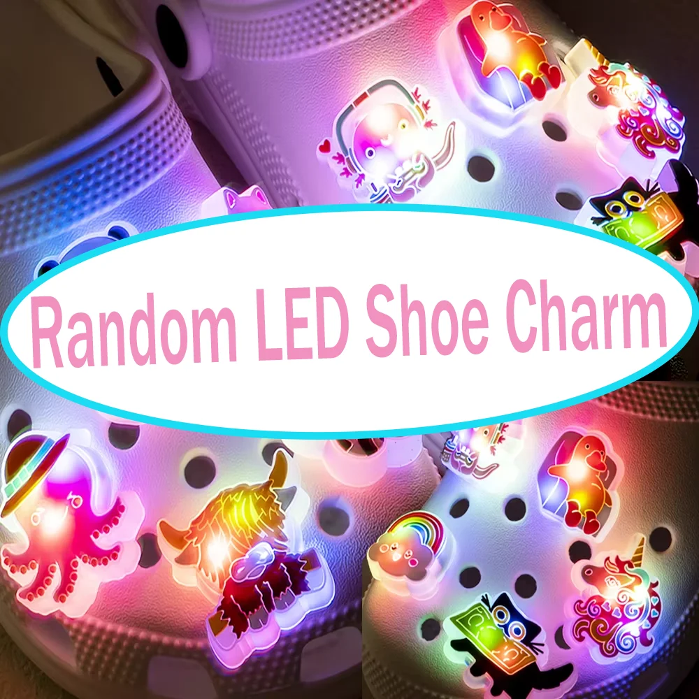 10–100 Stück zufällige klassische LED-Schuhanhänger, niedliches Tier-Pin-Zubehör, geeignet für Sandalen, coole Clog-Schnallendekorationen