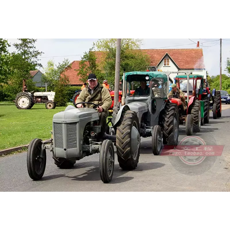 

Diecast UH 1:16 Scale Ferguson TEA 20 Classic Grey Tractor Agricultural Alloy Car Model Collectible Toy Gift Souvenir Display
