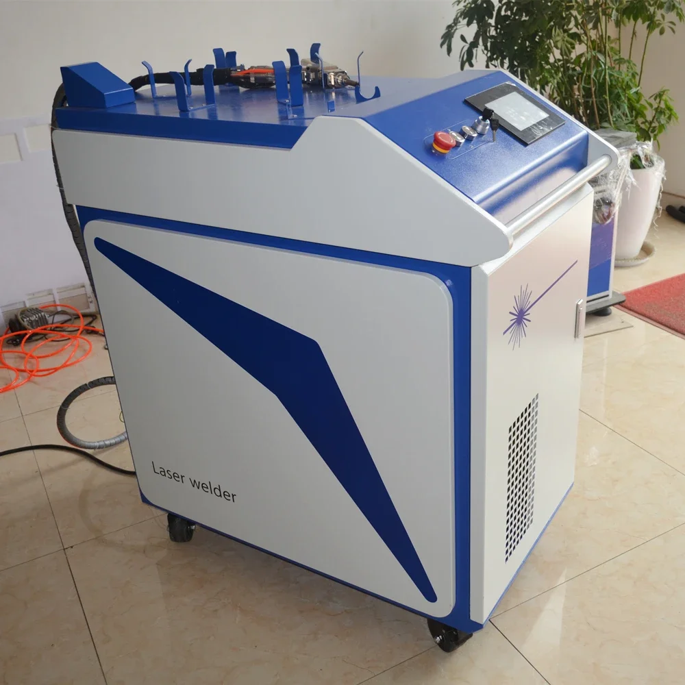 Saldatrice laser a fibra 1000w 1500w 2000w Raycus Source Saldatrice per metalli Tipo portatile