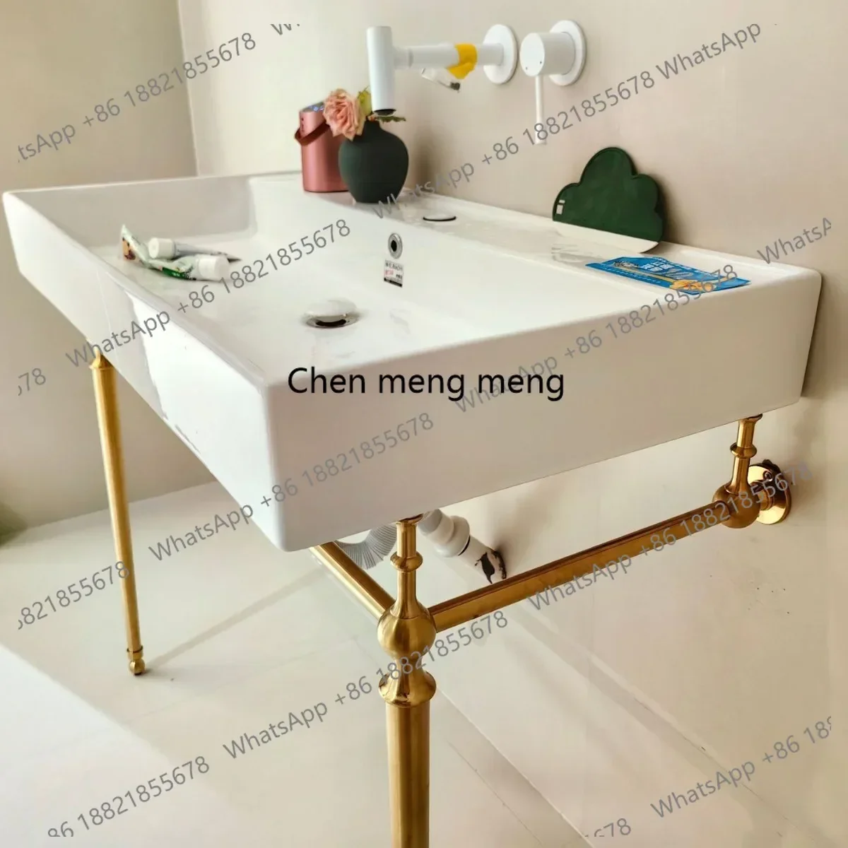 

D182Retro wash basin Brass bracket Hotel famous bathroom cabinet Ceramic integrated basin Washbasin