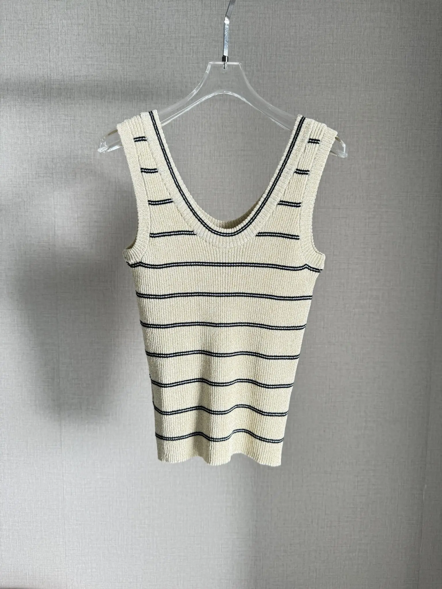 

2024 Summer New Women's Wear Classic minimalist contrasting striped knit vest 0516