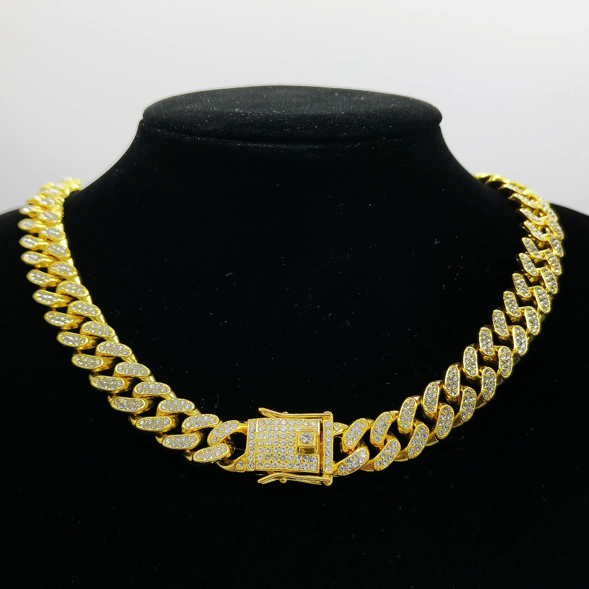 Men's Cuban Link Chain Necklace Well-polished Trrendy Necklace for Showing Distinctive Personality