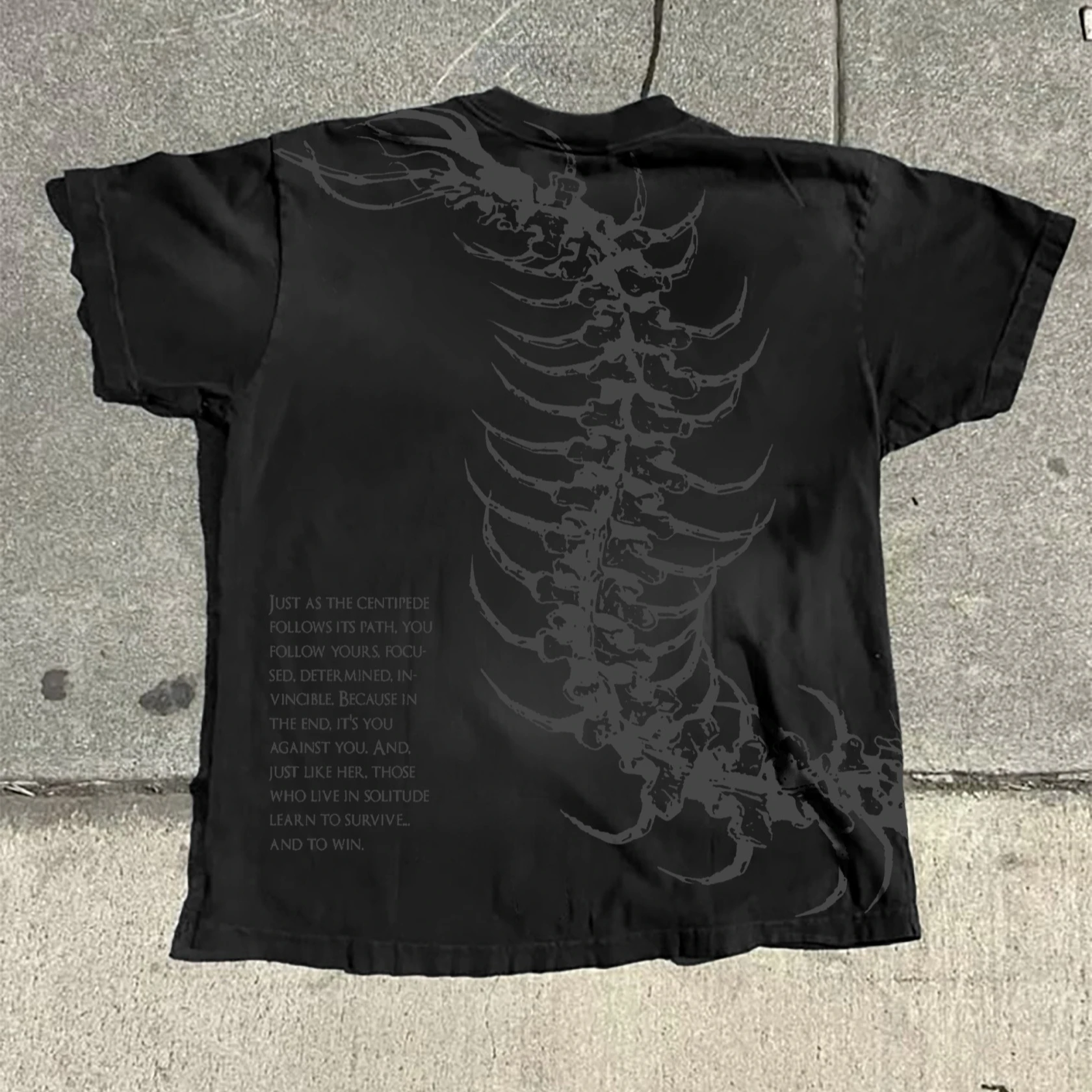 Camiseta Vintage de algodón con estampado de ciempiés oscuros y esqueléticos para hombre, camiseta de manga corta de verano Y2K de gran tamaño, camisetas informales para mujer