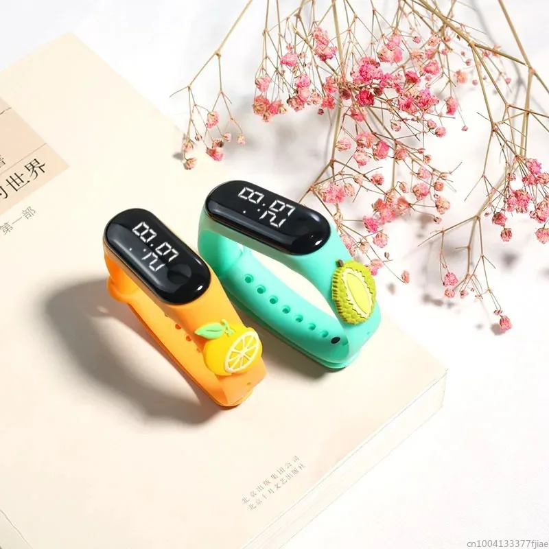 Fashion Children Electronic Watch Luminous LED Fruit Sports Bracelet Girls Boys Watches Electronic Silicone Wrist Watch for Kids