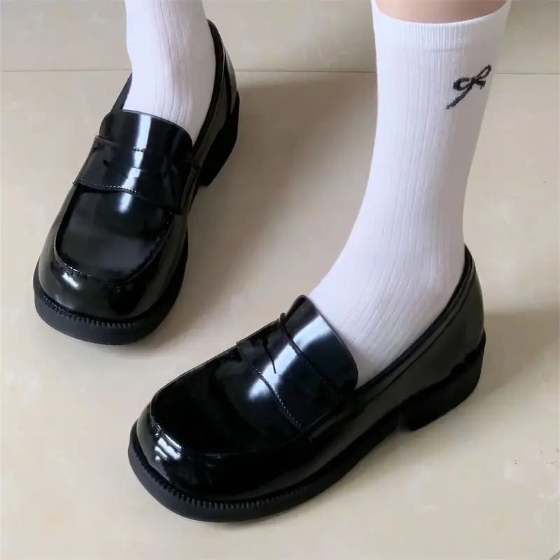 Original Girls College JK Shoes 2026 Round Toe Glossy Black Uniform Shoes Low Heels Women's Patten Leather Flats Cosplay Loafers