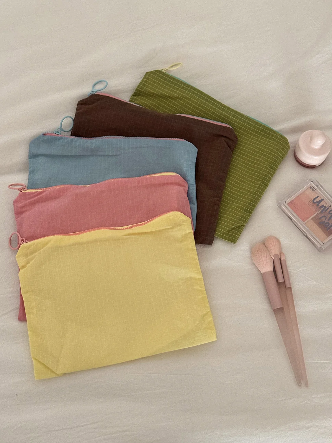 

YT Macaron-colored toiletry zipper bag, portable simple storage bag, plaid color-blocking storage bag