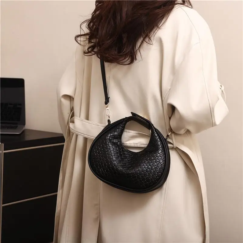 New Fashionable Simple Leisure Commuter Half Moon Bag Retro Handheld Shoulder Carrying Women'S Bag Crossbody Bag - view 2