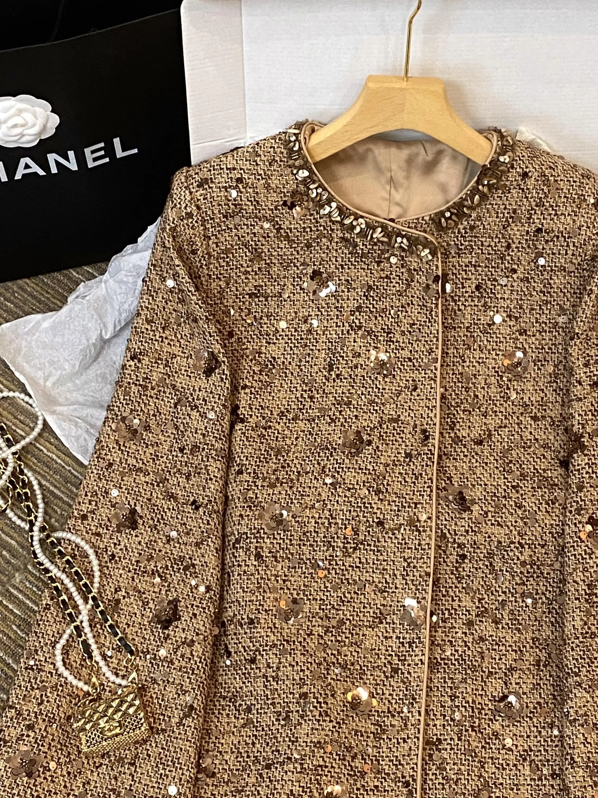 Tweed Woven Cloak Outwear For Women 2025 Luxury Beading Sequin Shawl Cape Coat O Neck Winter