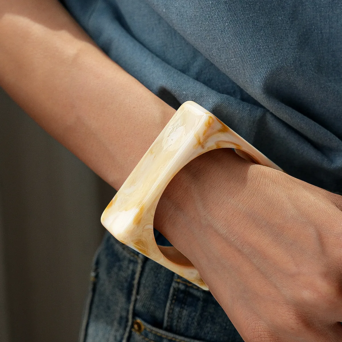 KMVEXO 11 ألوان خمر كبيرة هندسية مربع الراتنج أساور للنساء فتاة ريترو غير النظامية الاكريليك أساور 2025 الرجال المجوهرات