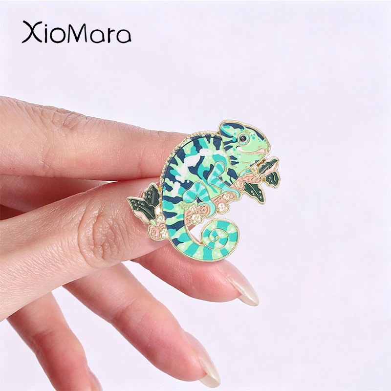 Cute Chameleon Badge Green Lizard on Branch Enamel Pins Fashion Lapel Metal Brooches Backpack Clothes Jewelry Gift for Friends