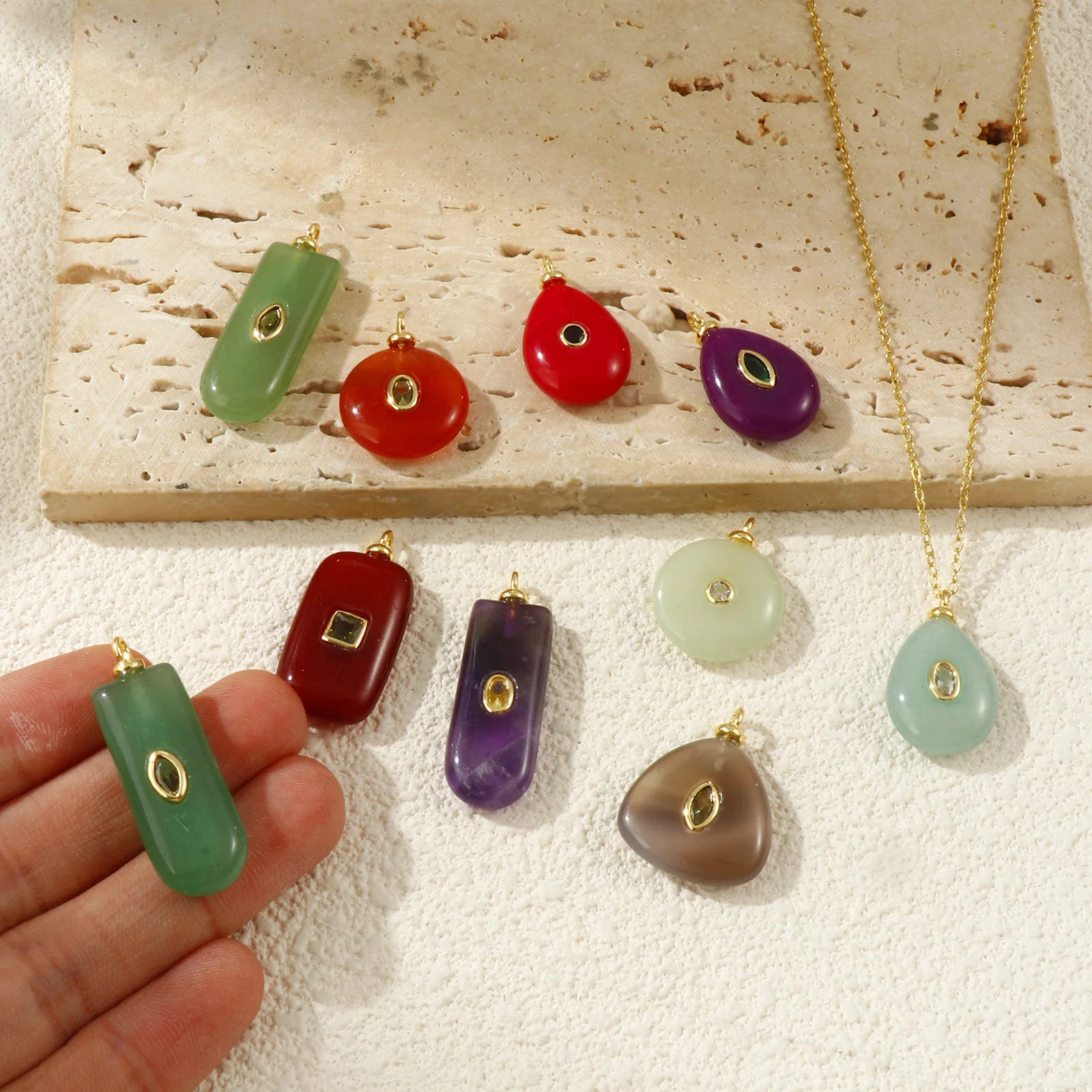 Doreen Box 1 pieza de dijes geométricos de piedras preciosas de latón chapado en oro de 18 quilates circonita redonda transparente colgante de piedra Natural redonda verde claro