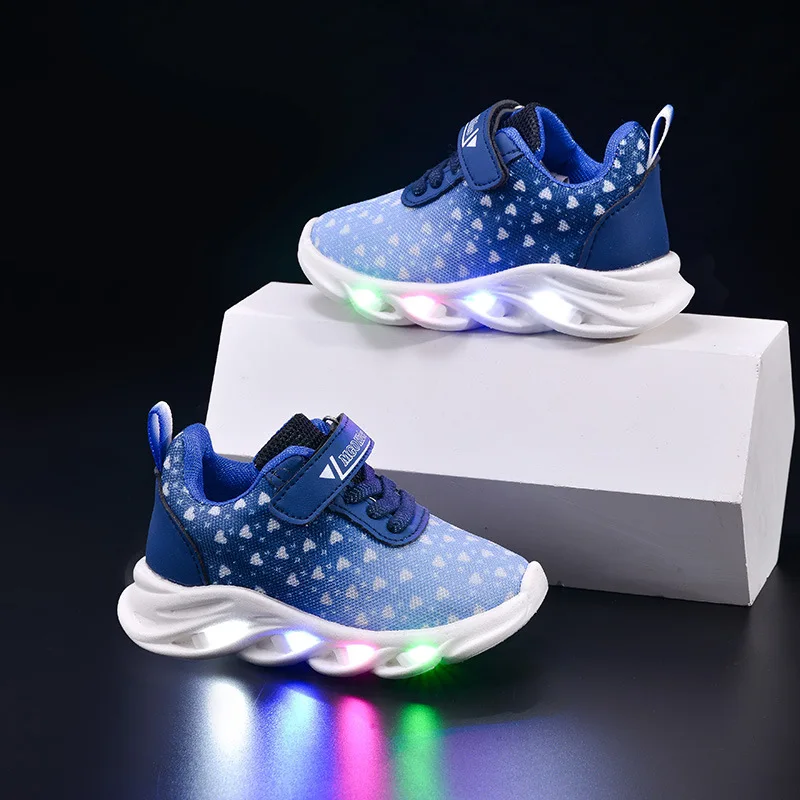 

Kids LED Light Up Shoes 2025 Trendy Boys Girls Running Sneakers Breathable Mesh Flash Shoes for Children