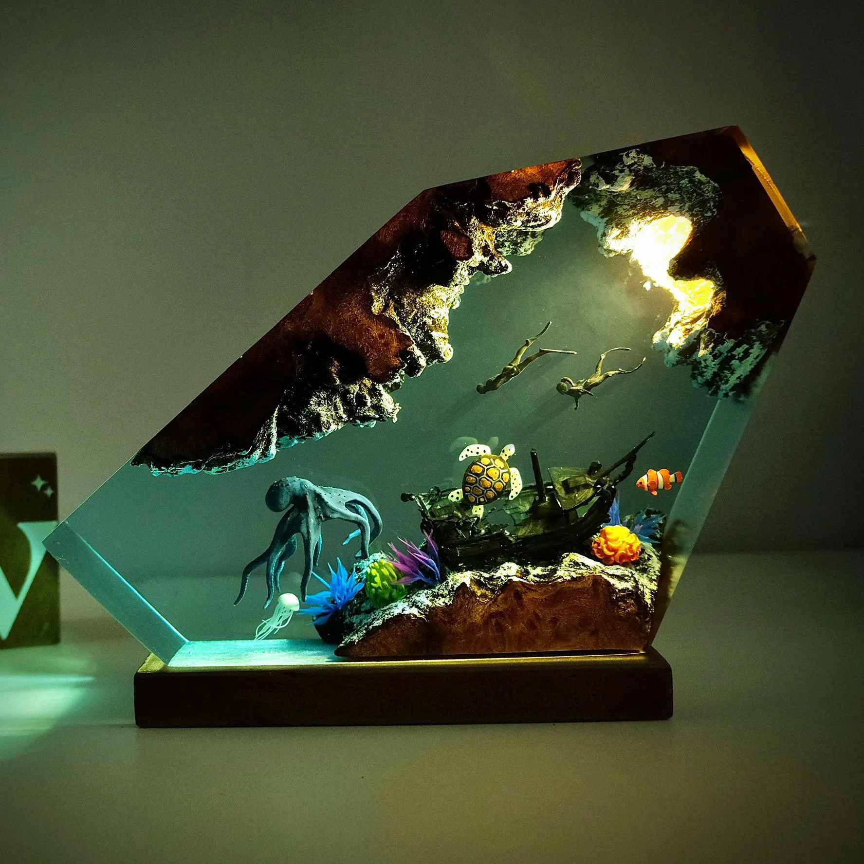 Octopus Diver Resin Lamp, Giant Squid Model Night Light, Creative Ocean Decor Gift