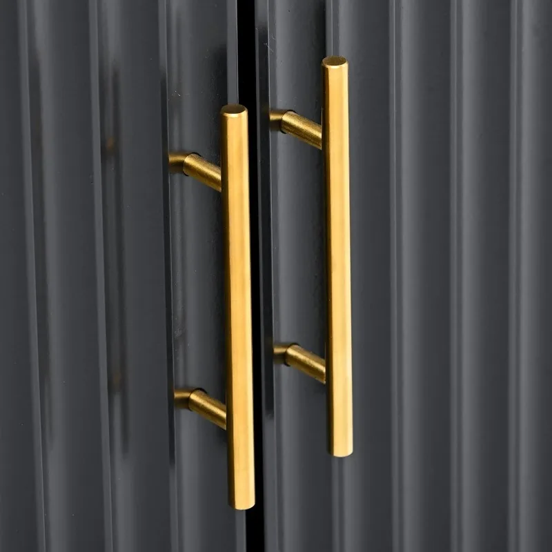 خزانة بوفيه جانبية مخددة مقاس 63 بوصة مع مساحة تخزين، وأبواب ومقابض ذهبية، وخزانة جانبية خشبية حديثة