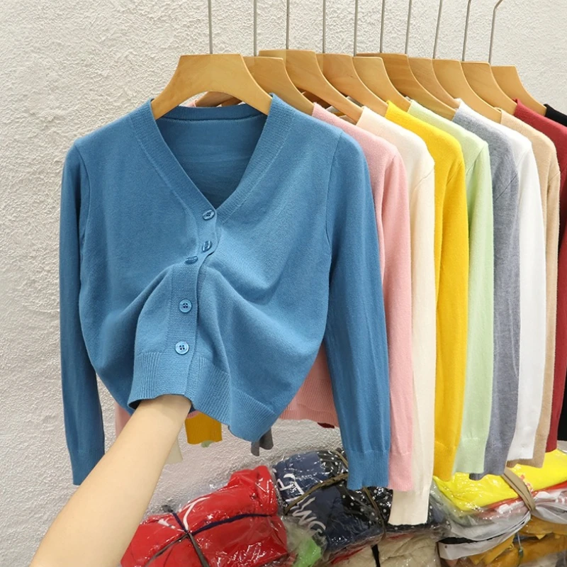 

Новый зимний вязаный кардиган в корейском стиле с v-образным вырезом, осенний новый черный внешний свитер, однотонные повседневные топы с длинными рукавами