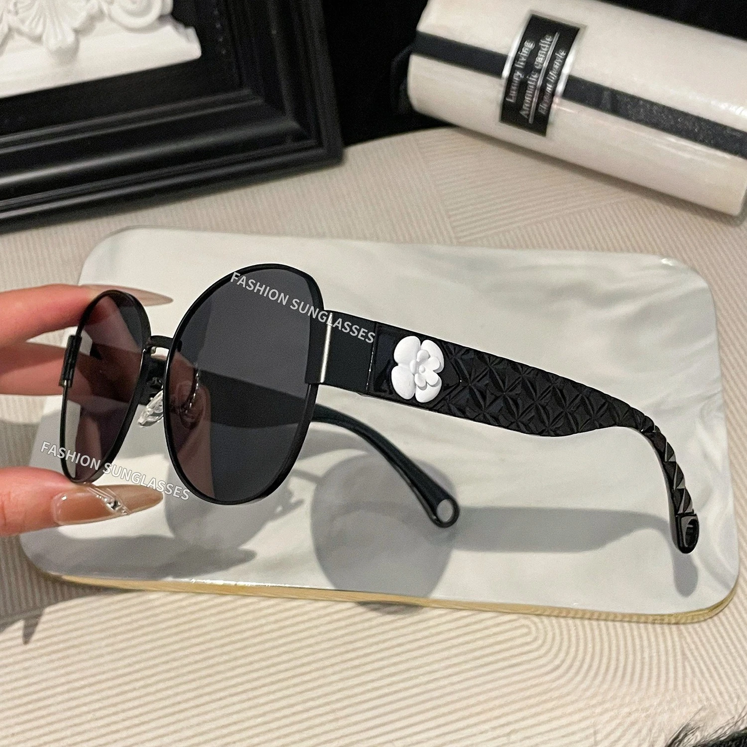 Retro Camellia Oval…