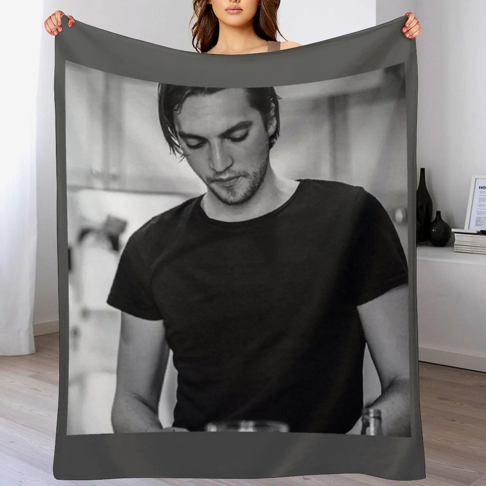 

richard harmon Throw Blanket Luxury Designer manga Blankets