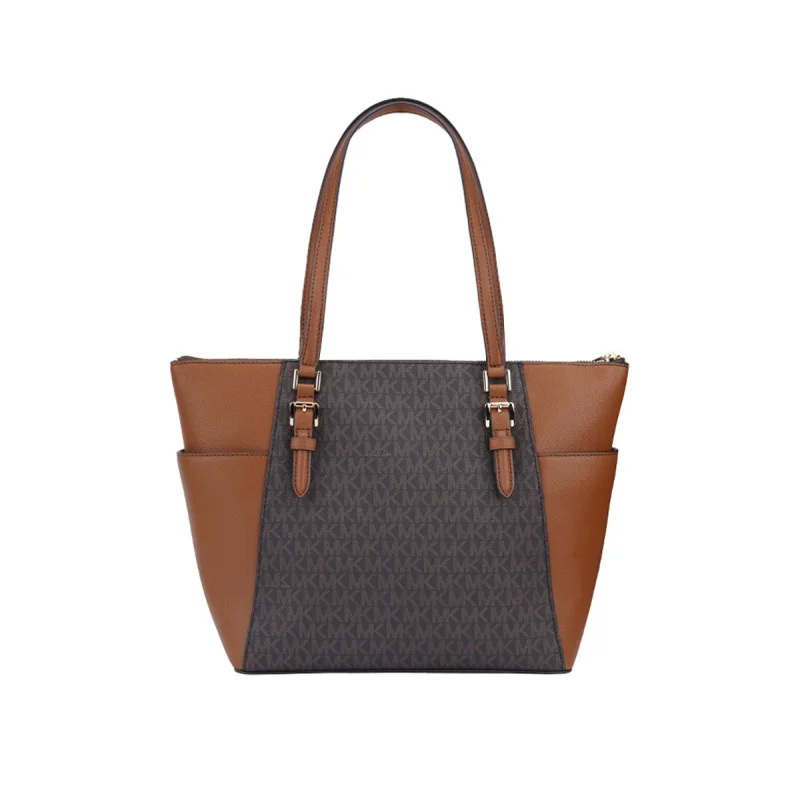 حقيبة مايكل كورس أولي تشارلوت كبيرة من مادة PVC مع حقيبة كتف واحدة من جلد البقر للنساء