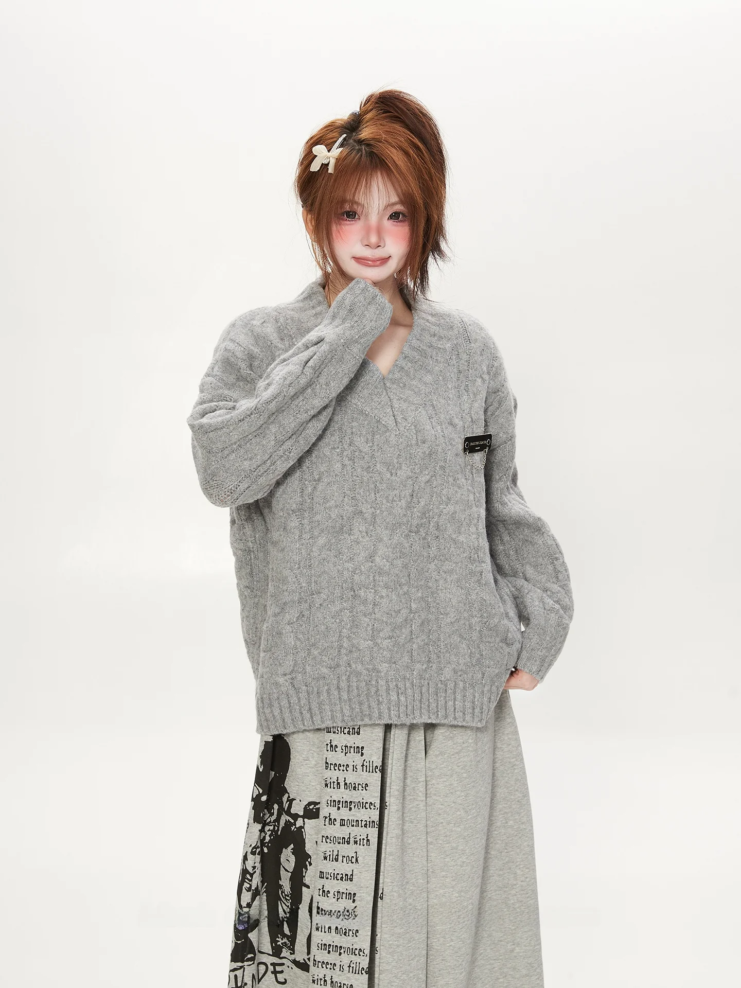 

Loose V-Ne Twisted Sweater Women's Autumn Winter Comfortable Lazy Sle Knitted Top Casual Straight Tube Metal Decoration