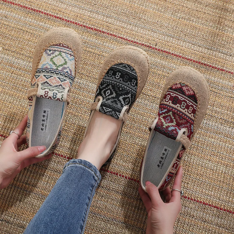 

Женская обувь на плоской подошве, новая винтажная дышащая повседневная обувь, модные легкие удобные полутапочки с вышивкой