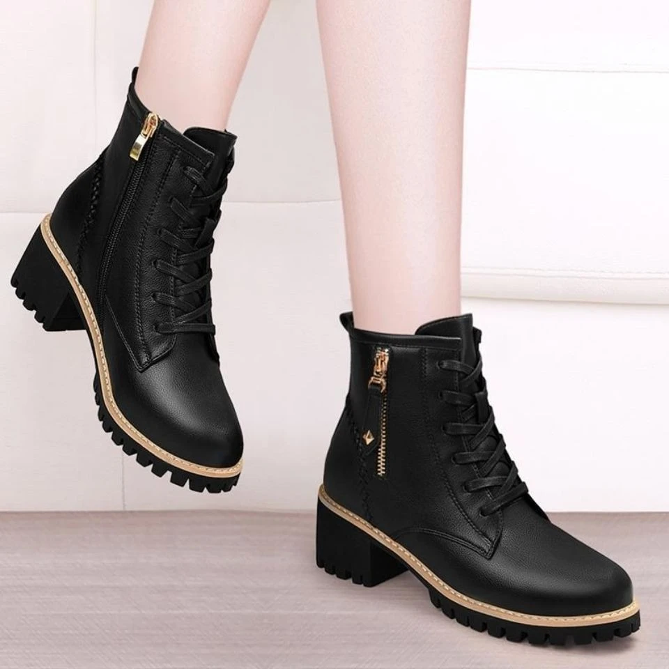 

Боевые ботинки на молнии, кожаные теплые женские ботильоны на шнуровке большого размера, обувь высокого качества, тренд 2025, женские короткие туфли в готическом стиле