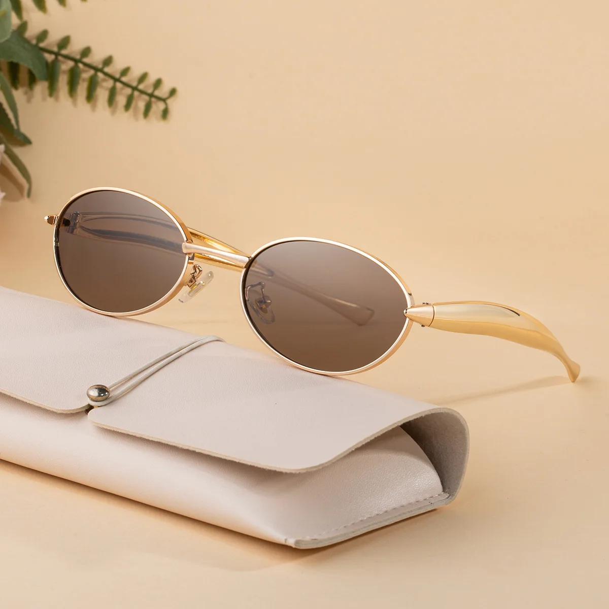

Anti-UV Polarized Sunglasses The Same Style For Men and Women Classic Sunglasses a Must-have For Driving Outdoor Travel
