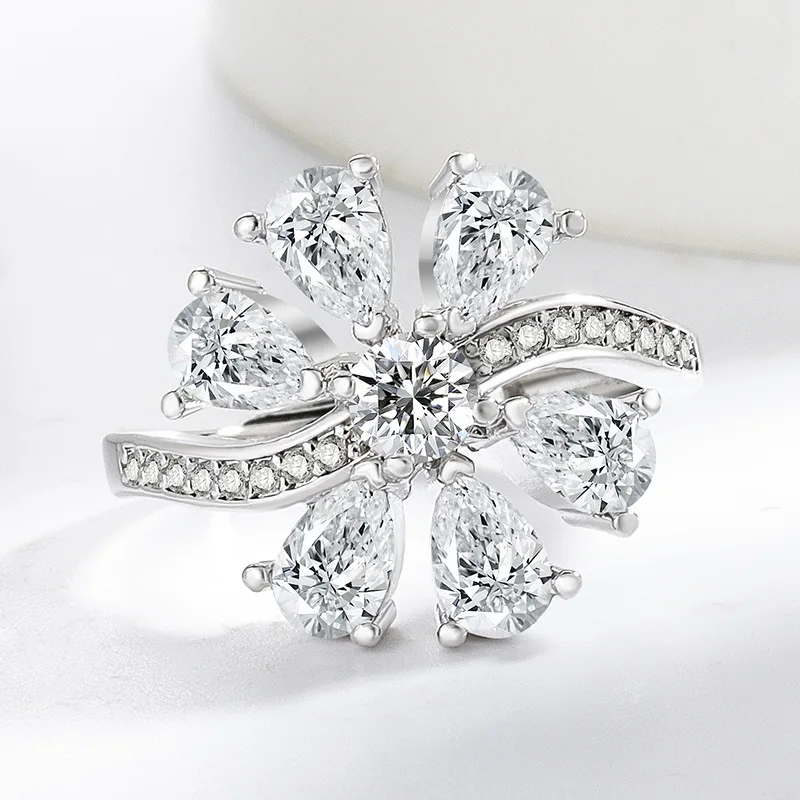 2026 Korean-style water-drop pear-shaped ring for ladies, white zircon snowflake ring, fashionable and elegant jewelry